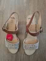 Neu elegante, beige-bunte  Sandaletten Ara High Soft Gr. 6,5 Niedersachsen - Stadthagen Vorschau