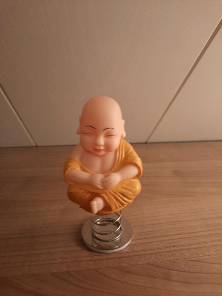 Buddha wackelt Auto NEU in Rees