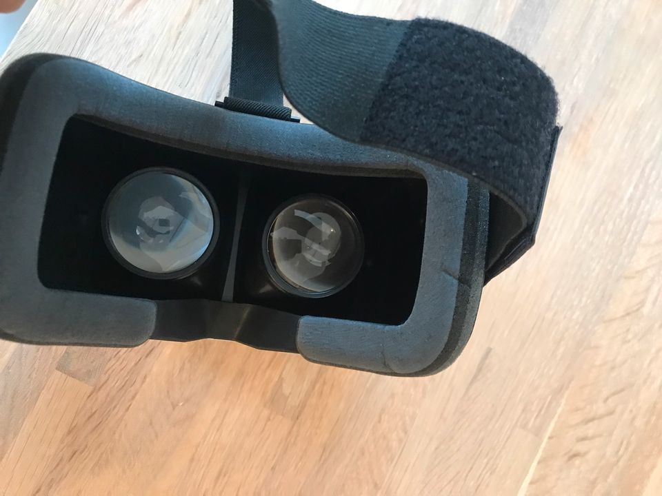 Zeiss VR ONE Plus Virtual Reality Brille für Smartphone in Stuttgart