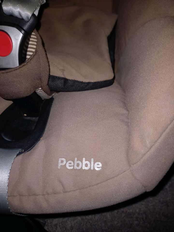 Maxi-Cosi Pebble + Basisstation in Wächtersbach