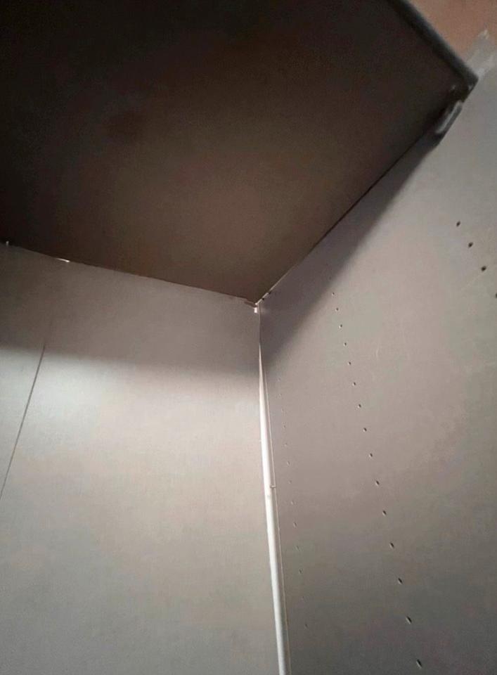 Zu verschenken ! Kleiderschrank 160 L in Ehningen