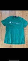 T-Shirt grün Champion S zwei Shirts Bayern - Berngau Vorschau
