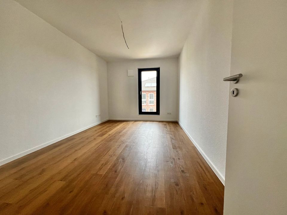 Alles glänzt ... so schön NEU: 3-Zimmer-Wohnung mit Einbauküche und Balkon in Lingen zu mieten! in Lingen (Ems)