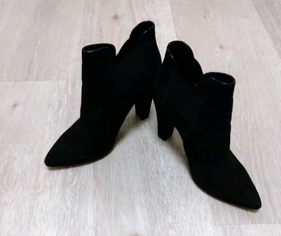 HEELS DAMENSCHUHE STIEFELETTEN GRÖẞE 38 in Berlin