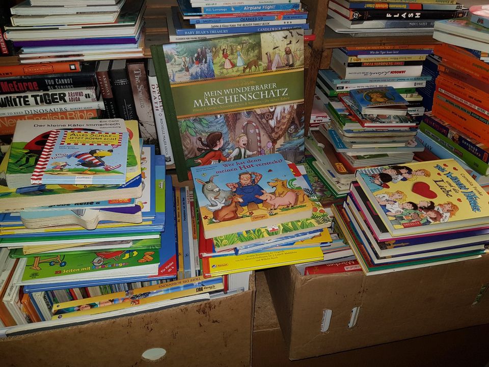 Hunderte verschiedene Kinderbücher in Frankfurt am Main