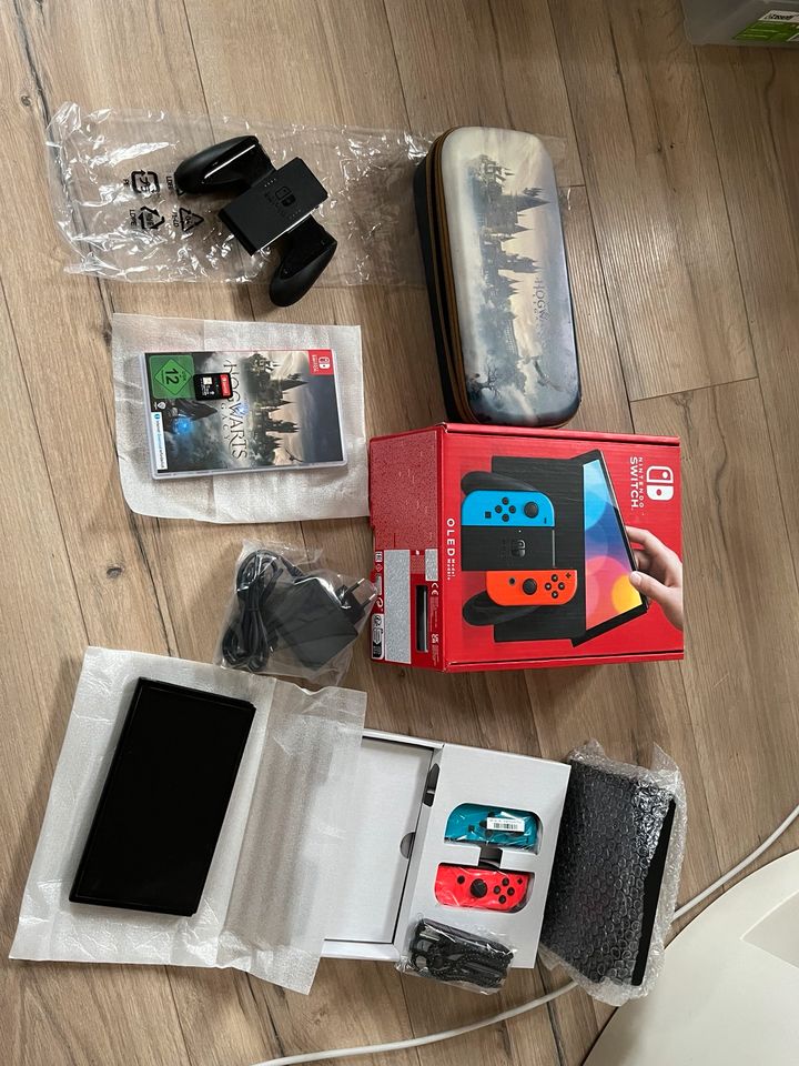 Nintendo Switch OLED Harry Potter Bundle in Büchenbach