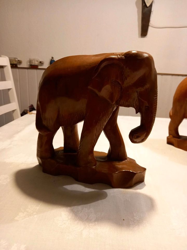 Elefanten aus Holz in Bremen