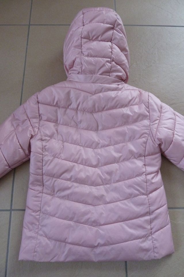 Mädchen Winterjacke rosa von H&M in Größe 128 in Böblingen