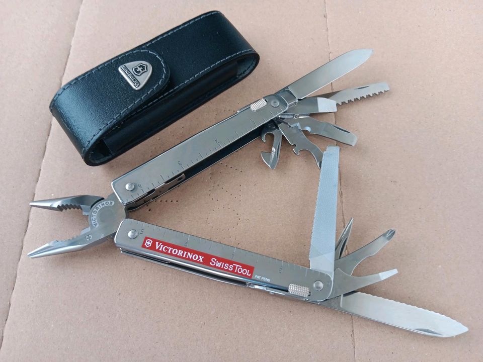 VICTORINOX  SWISS TOOL  ORIGINAL in Hamburg