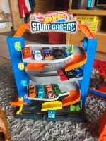 Hotwheel Stuntgarage,  2 in 1 Laster und ca. 25 Autos Bayern - Fischen Vorschau