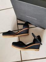 TOMMY HILFIGER Wedges , Keilsandale Gr.41 Nordrhein-Westfalen - Euskirchen Vorschau