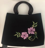 Tasche schwarz mit Holzgriff und Blumenstickerei Bayern - Kleinostheim Vorschau