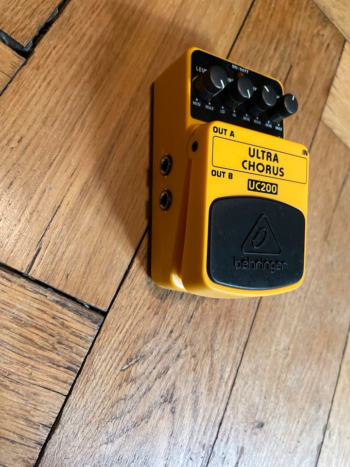 Behringer Ultra Chorus Gitarrenpedal UC200 in Halle