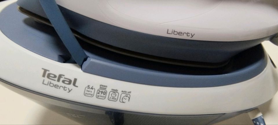 Tefal Liberty SV 7020 Dampf Bügeleisen in Herne