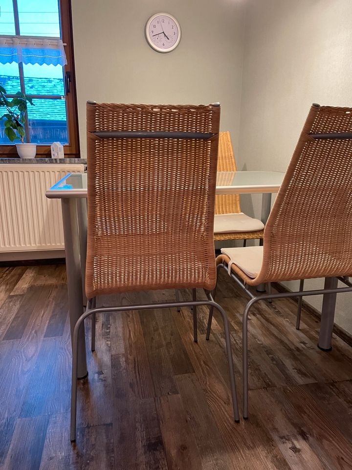 Tisch 1,20 m x 0,80 m und 4 Stühle in Stadtroda