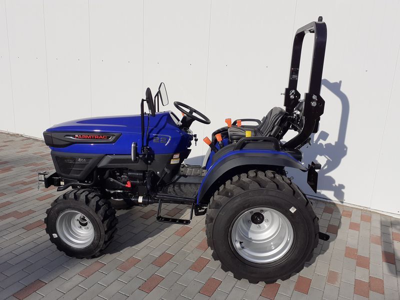 Farmtrac 22 mit Industriebereifung Traktor Schlepper Kubota in Templin