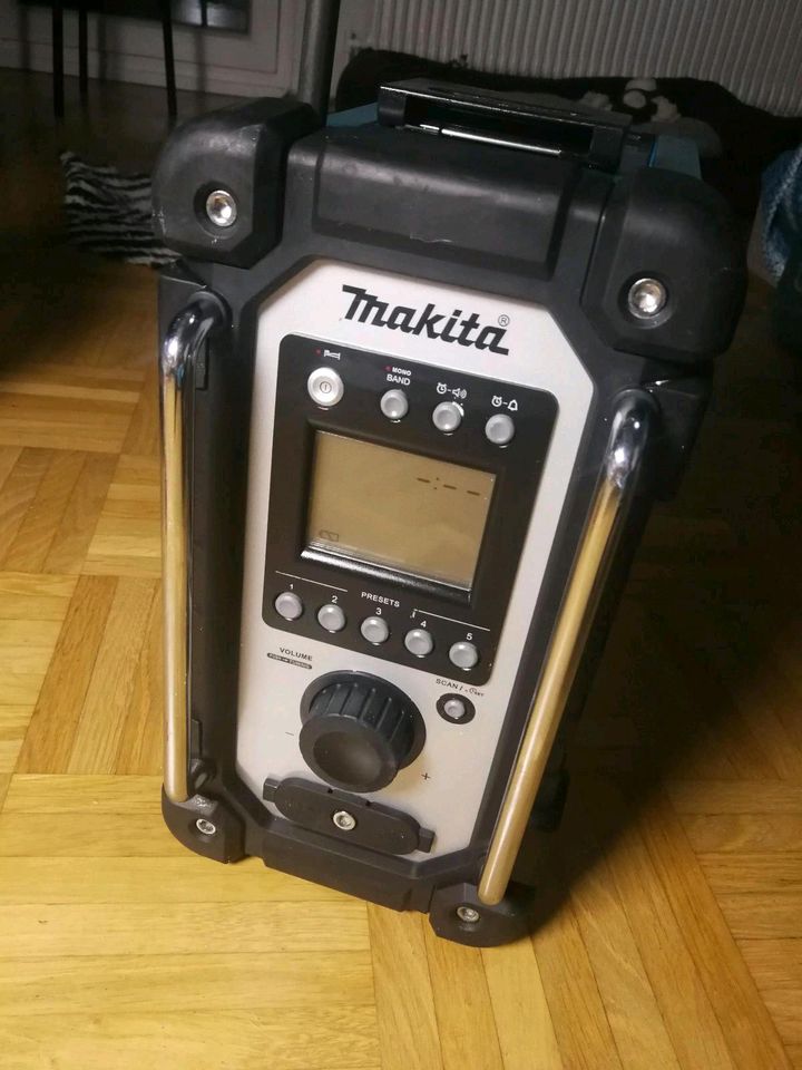 Baustellen Radio von Makita inkl. Netzteil in Bielefeld