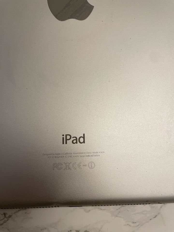 iPad Air alt für Bastler in Hamburg