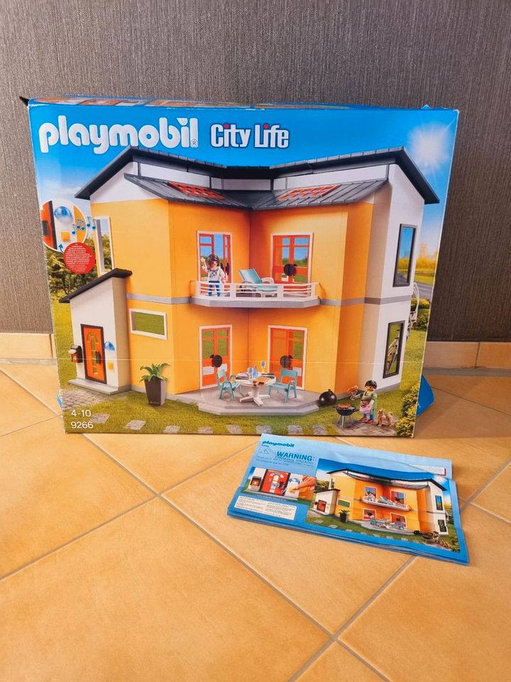 Playmobil City Life Haus mit Erweiterung in Bremerhaven