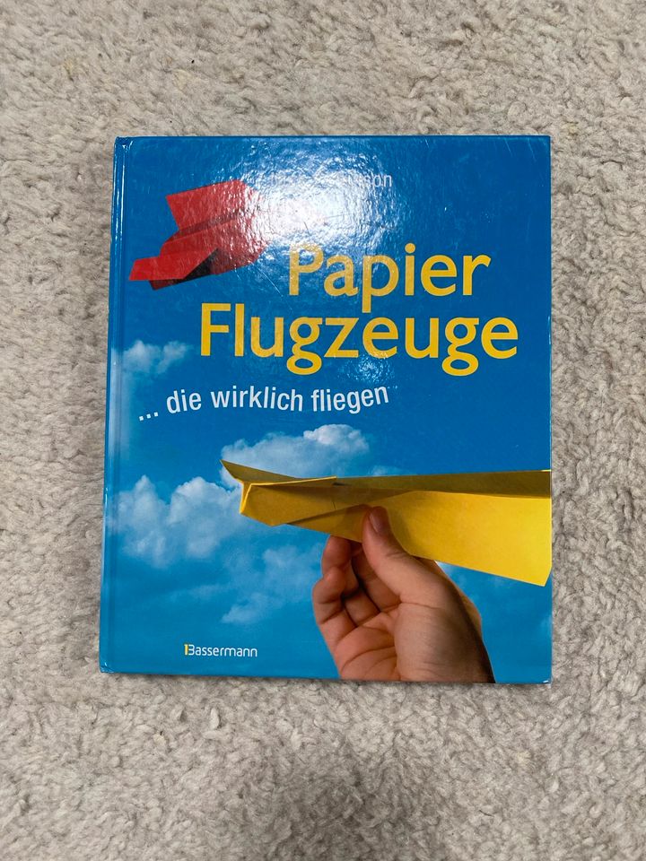 Papier Flugzeuge Bastelbuch in Gauting