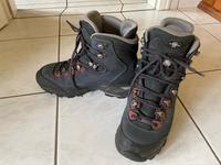 Wanderschuhe Lowa/ 4x Sneakers/ 4xBallerinas Zehentrenner 38 Sachsen - Wachau Vorschau