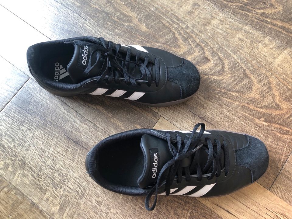 Schwarze Adidas Sneaker 40 in Köln