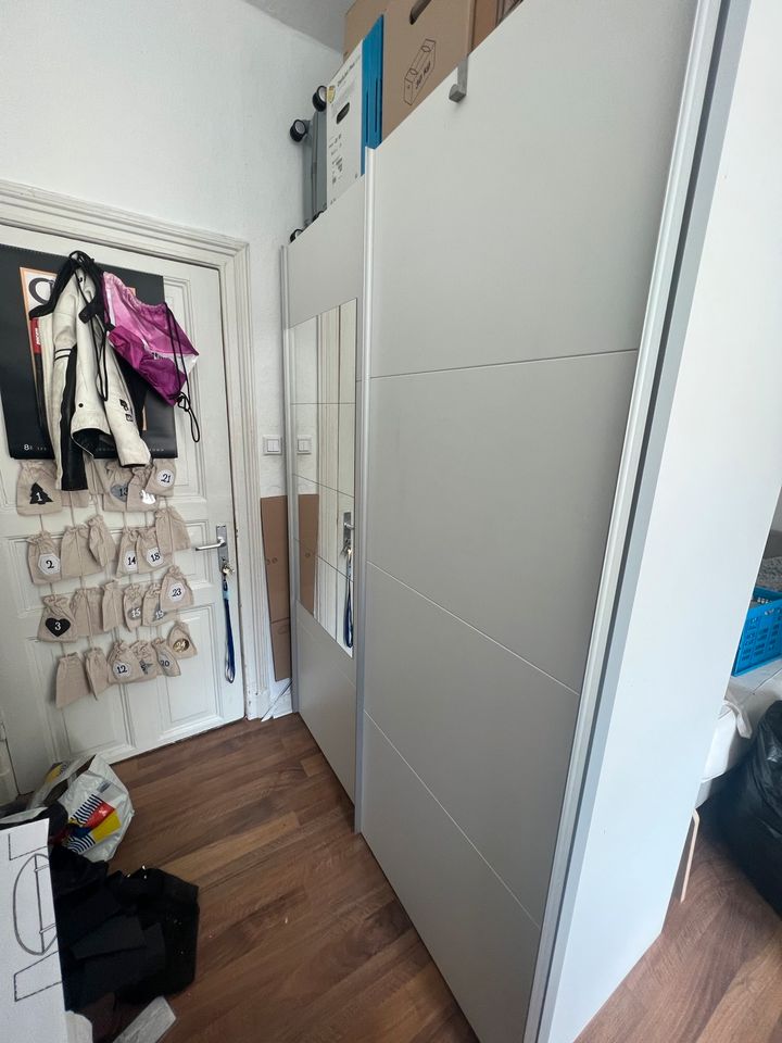 Schwebetürenschrank Schlafzimmer Spiegel in Magdeburg