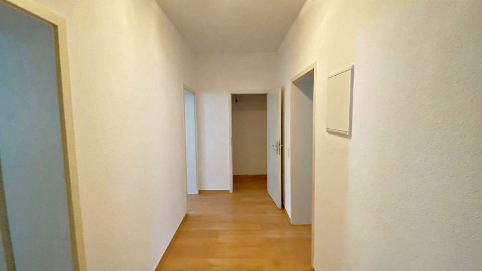 ***Schöne 2-Raum-Wohnung mit Balkon, Einbauküche und teilmöbliert*** in Chemnitz