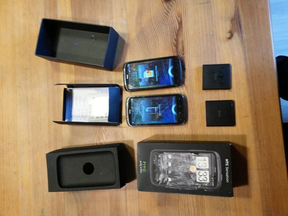 2x HTC Sensation Z710e mit mehreren Akkus - Display beschädigt in Miltenberg