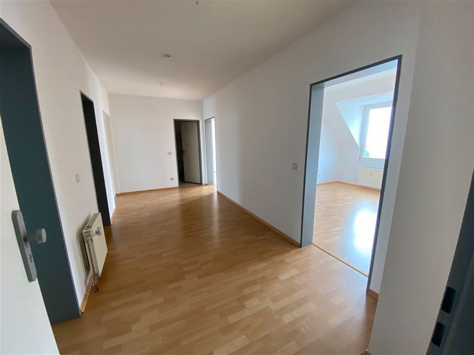 Altenburg* City Center* tolle DG-Whg.* 3 Zimmer* Balkon* offene Küche* 2 Bäder* in Altenburg