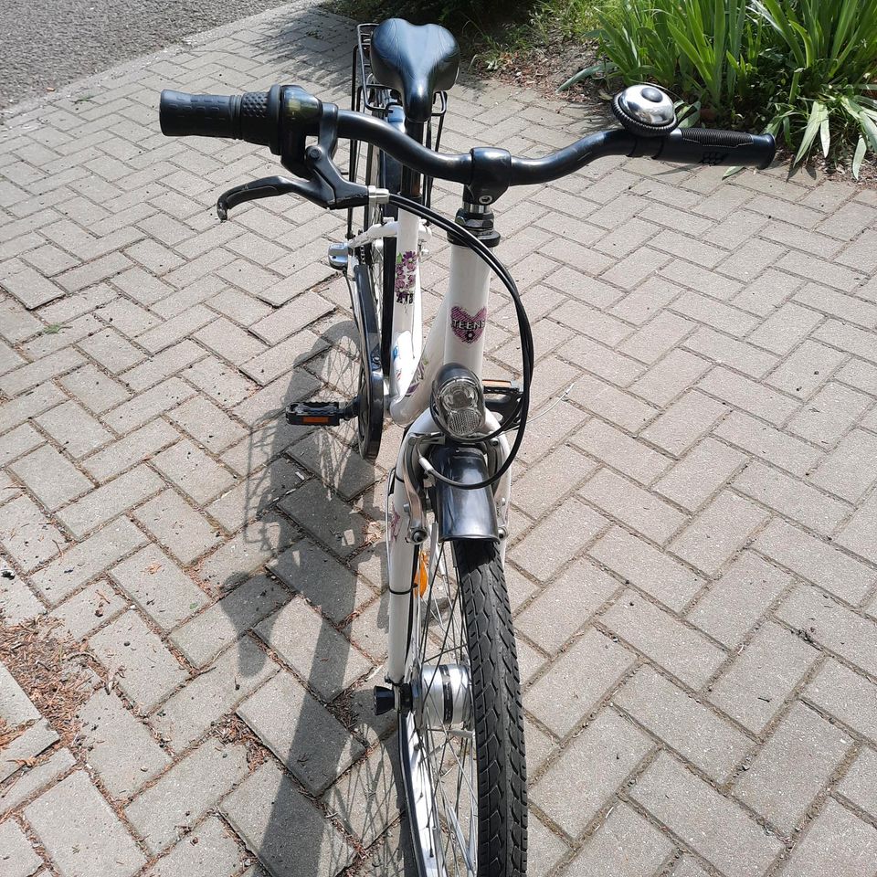 24er  Fahrrad ( Mädchen ) in Leipzig