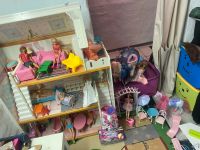 TipTop Barbie/Puppenhaus mit Licht und viel Zubehör! Nordrhein-Westfalen - Velbert Vorschau