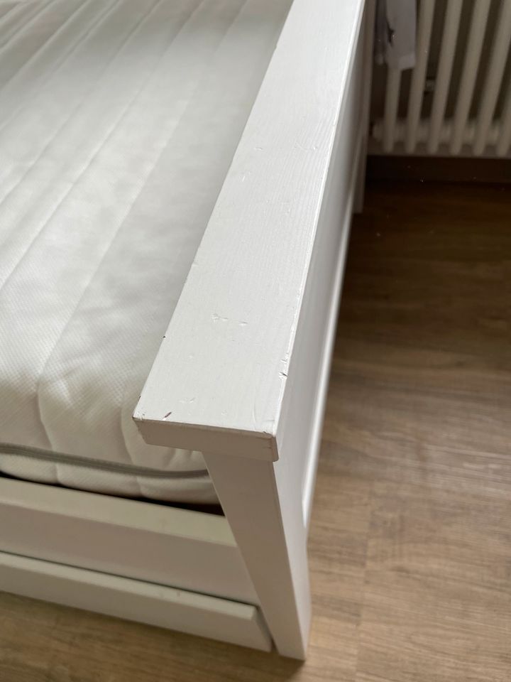 IKEA Hemnes Bett 90x200 inkl. Lattenrost,Matratze und Bettkasten in Bad Liebenzell