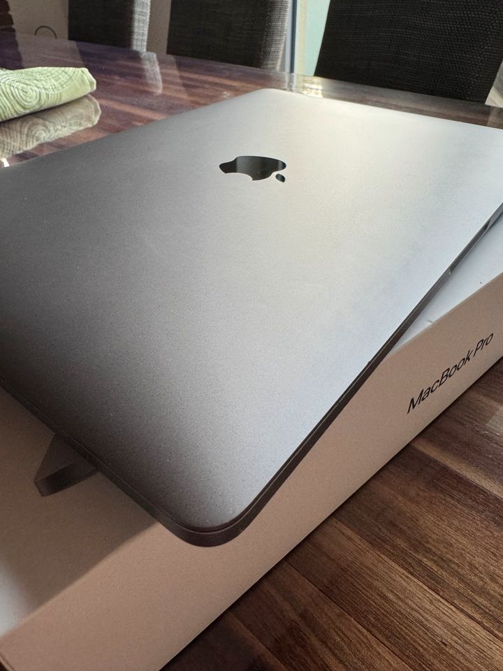 Apple MacBook Pro M1 2020 in Krumhermersdorf