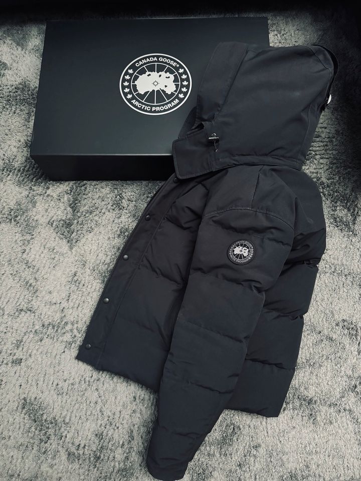 Canada Goose Wyndham Parka Black Label Heritage in Hamburg