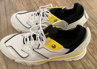 Calvin Klein Sneaker Größe 41 unisex weiß-gelb NP 230€ Düsseldorf - Pempelfort Vorschau
