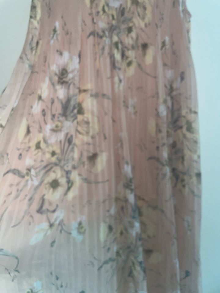 Absolut schönes langes Kleid von H&M in Dorsten