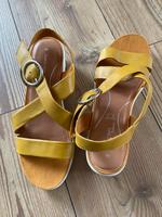 Sandalen Marco Tozzi Leder Senfgelb,Gr.40,NEU Nordrhein-Westfalen - Dorsten Vorschau