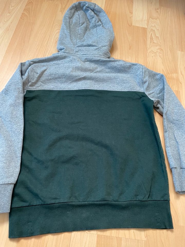 Schicker Hoodie Gr 146/152 in Magdeburg