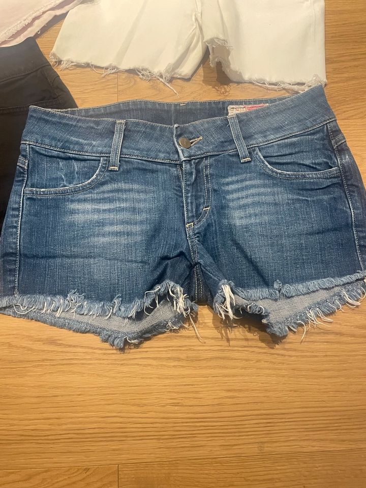 4 Jeans Shorts von J Brand und Siwy Jeans, 28/29 TOP in Frankfurt am Main