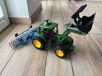 Bruder Traktor John Deere mit Anbaugerät Nordrhein-Westfalen - Rommerskirchen Vorschau
