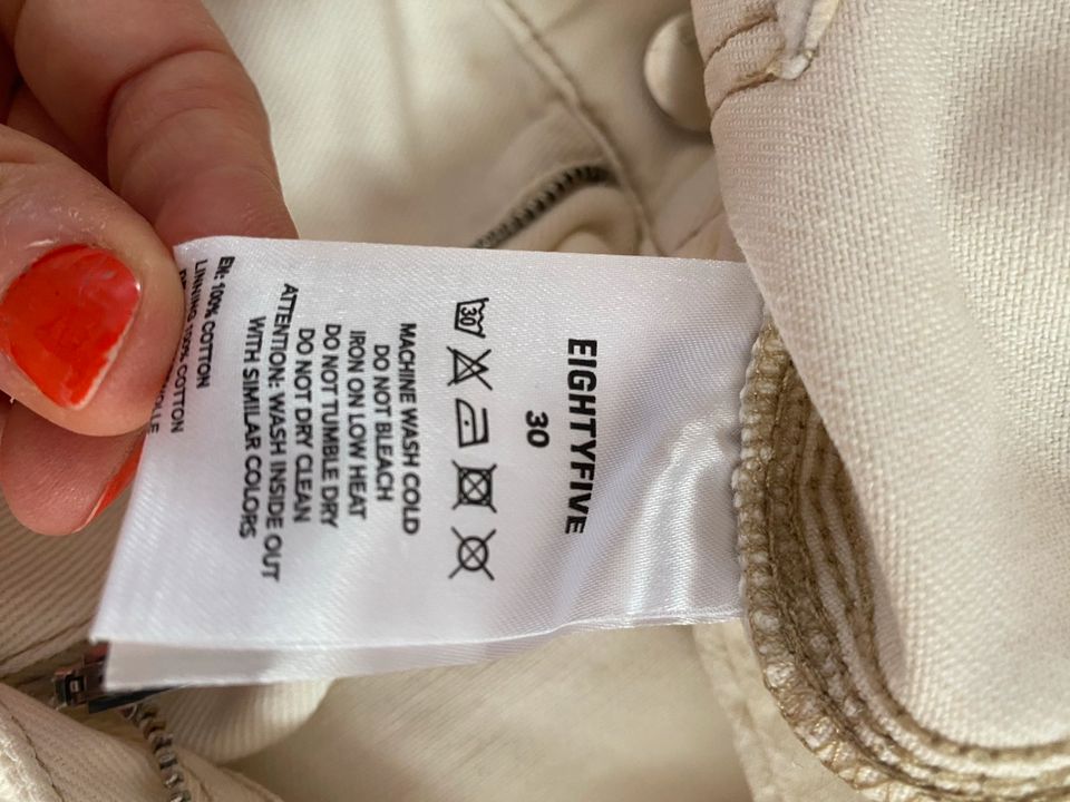 Eightyfive: schicke Herrenjeans in beige - Größe 30 - NEU in Bruchsal