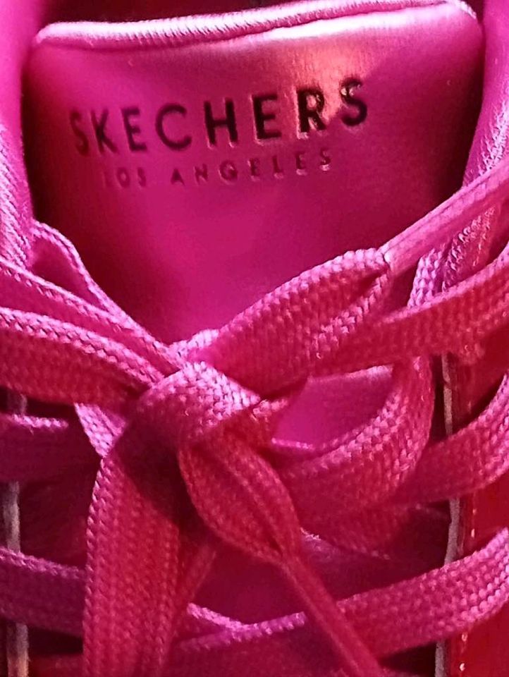 Skechers   in der Farbe   Magenta  Metallic in Eich