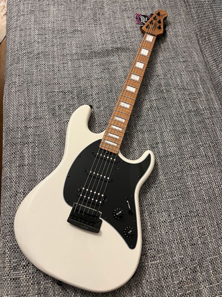 Gitarre Musicman CT50 Plus Chalk NEU in Düsseldorf