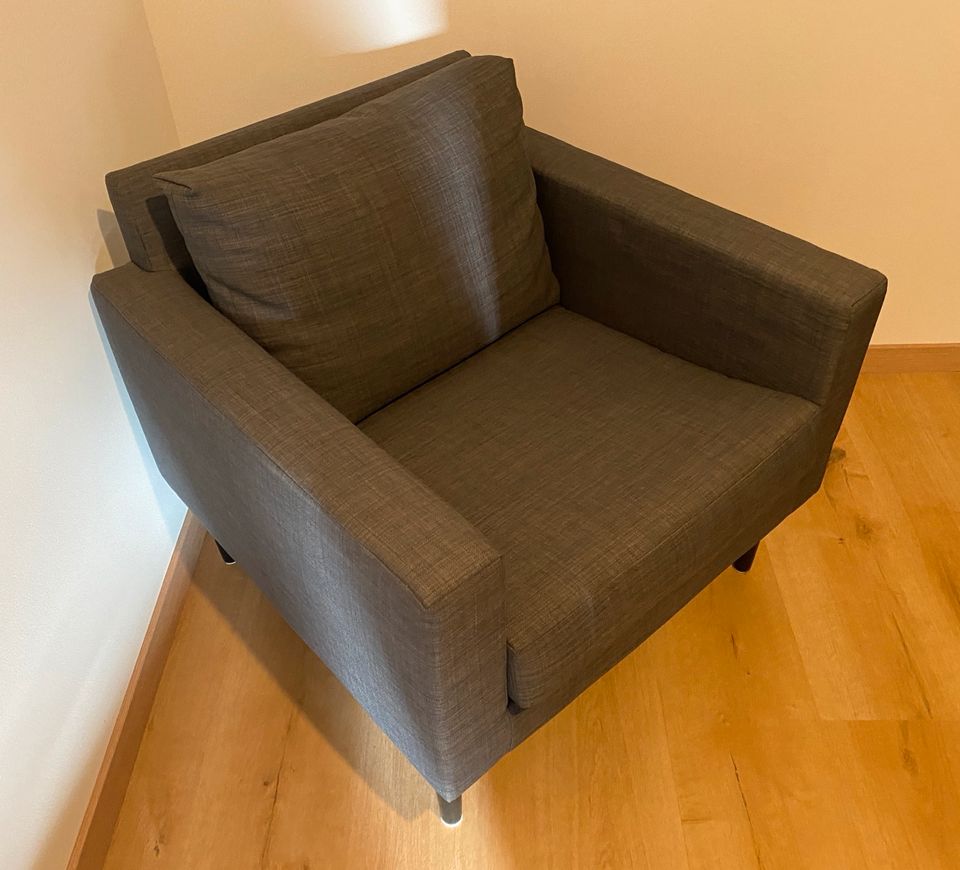 IKEA Friheten Sessel in grau -> wie neu, da nur Deko in Kleinlangheim