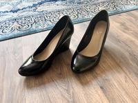 Schuhe mit Keilabsatz schwarz glänzend Dortmund - Innenstadt-West Vorschau