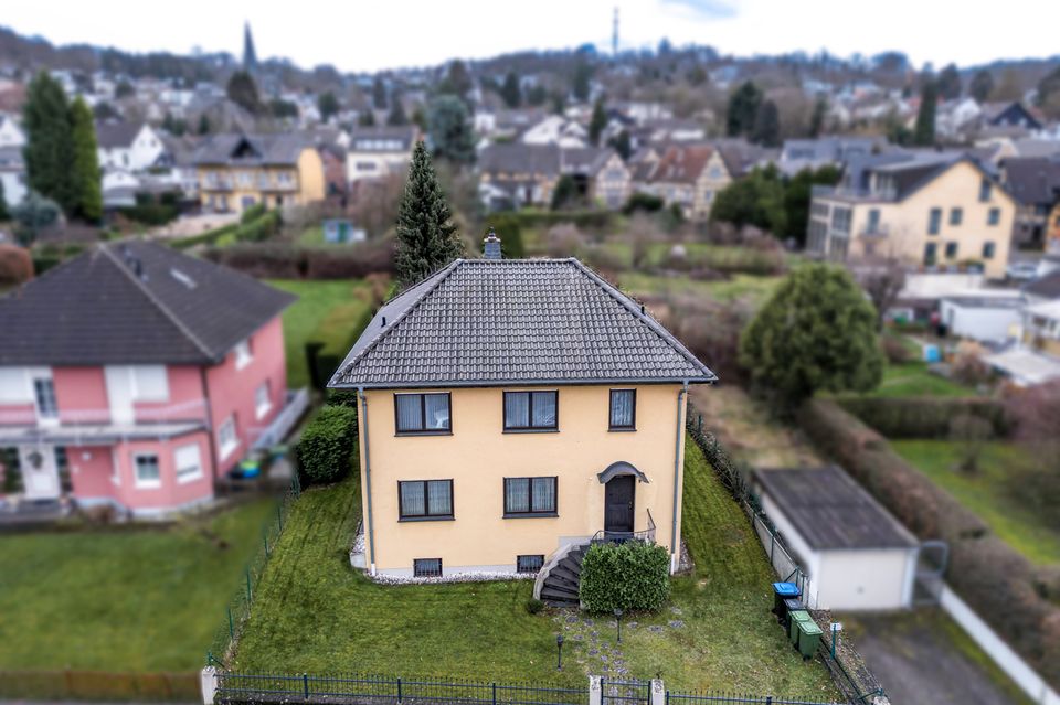 NEUER PREIS! Gepflegtes Ein- oder Zweifamilienhaus mit großem Garten in Top-Lage von Bonn-Muffendorf in Bonn