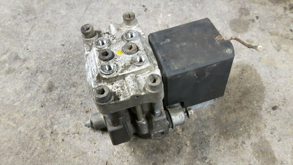 Audi 80 B4 100 A6 C4 ABS Einheit Hydraulikblock / 4A0 614 111 A in Rhönblick