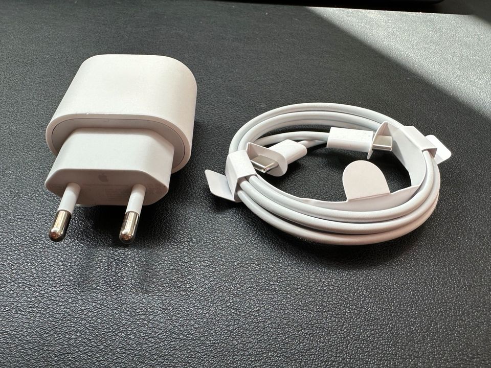 Apple iPhone iPad Netzteil 20W Ladegerät + Ladekabel 1m Original in Augsburg