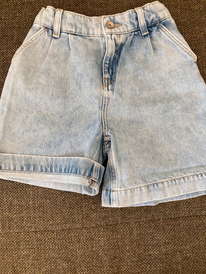 Kurze Hose v. Zara, Größe 116, Jeans Hose, highwaist in Alveslohe